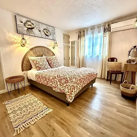 525 Avec Piscine Holiday home